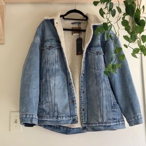 NWT Oversized Levi’s Denim Sherpa Jacket